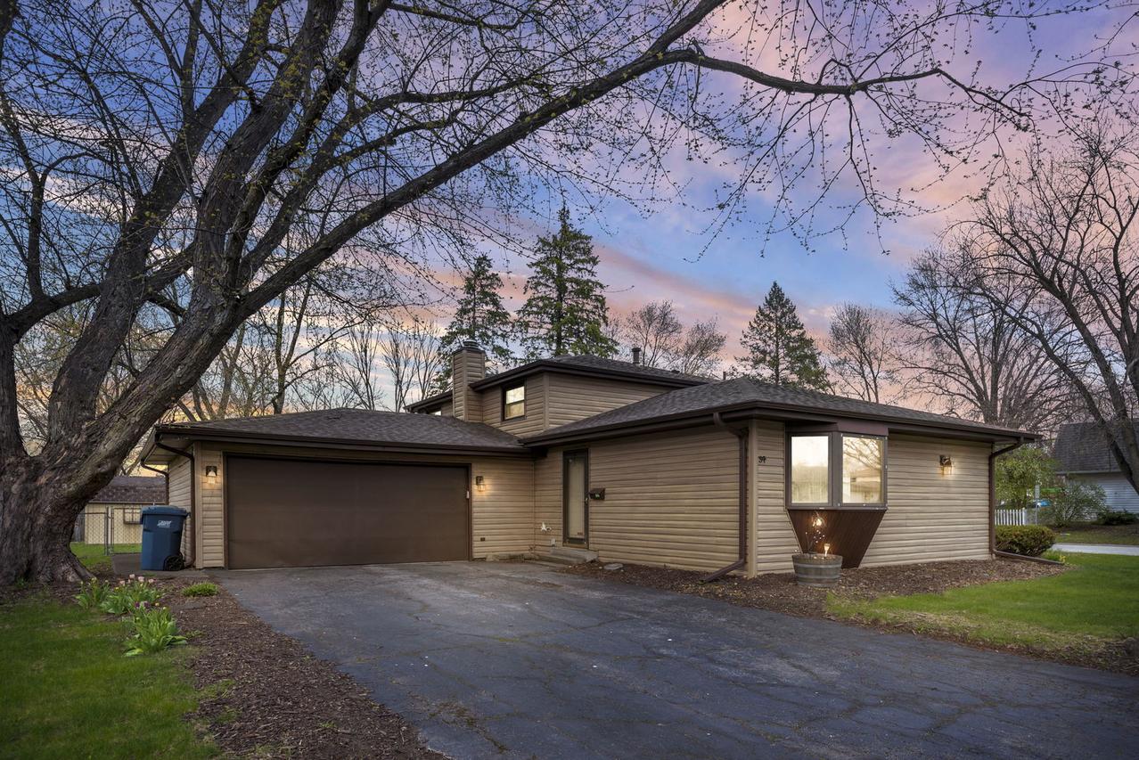 34 Emery Dr., Bourbonnais, IL 60914