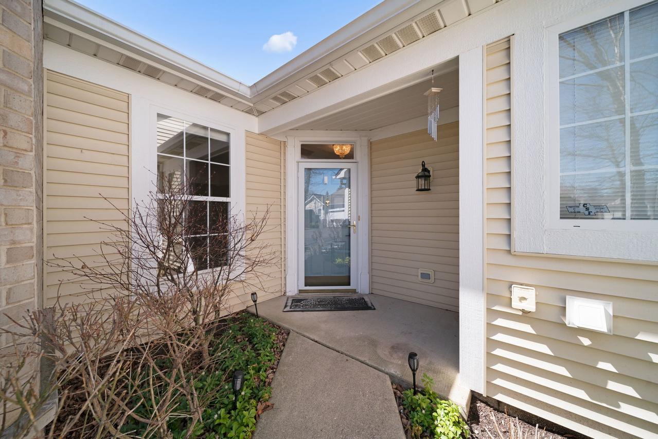 2370 Carillon Dr., Grayslake, IL 60030