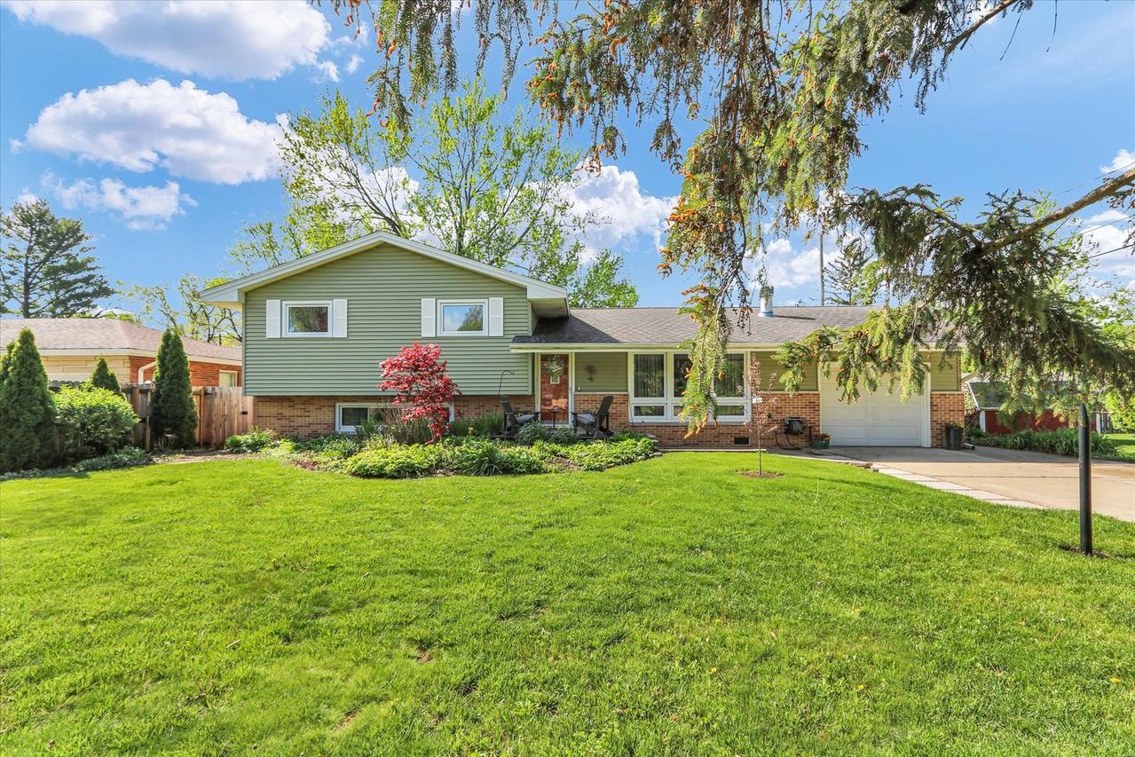 611 Ventura Rd., Champaign, IL 61820