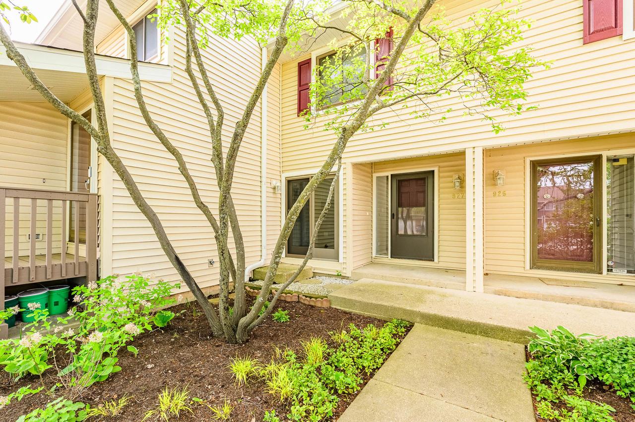 927 Hidden Lake Dr., Buffalo Grove, IL 60089