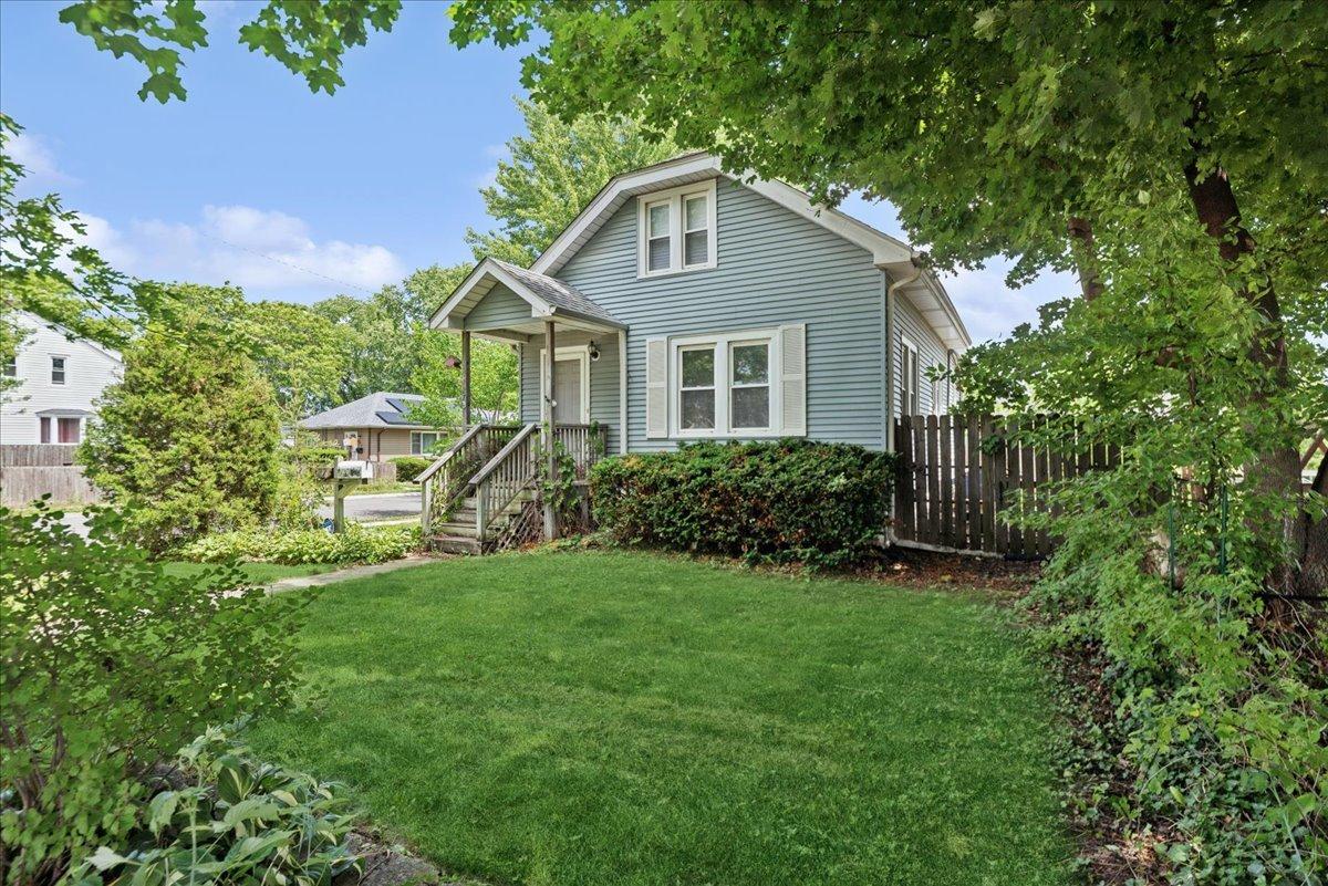 427 S Elmwood Ave., Waukegan, IL 60085