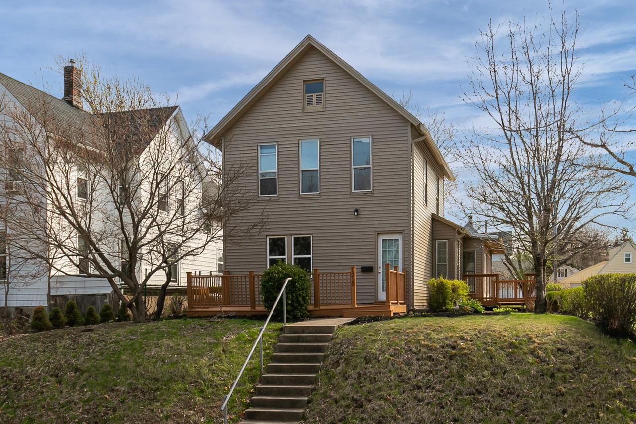 1210 3rd St., Moline, IL 61265