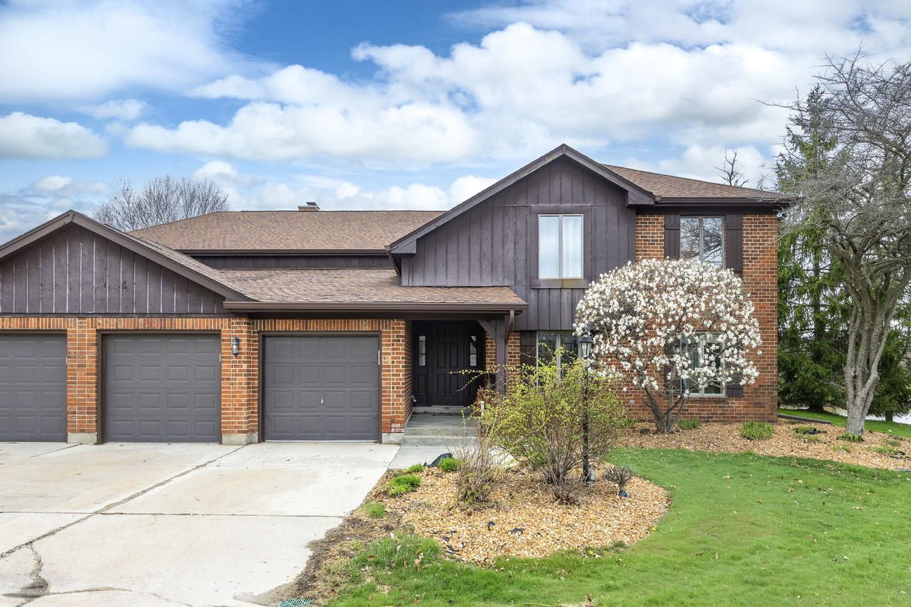 90 Golf View Ln. #A, Frankfort, IL 60423