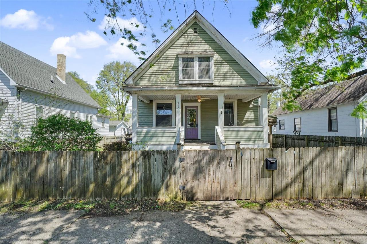410 E Lafayette, Monticello, IL 61856