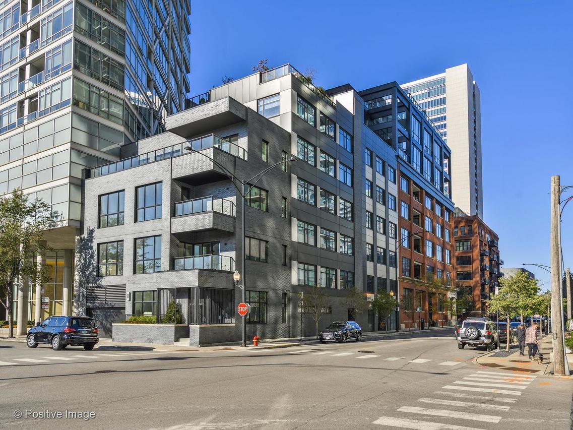 668 N Kingsbury St. #406, Chicago, IL 60654