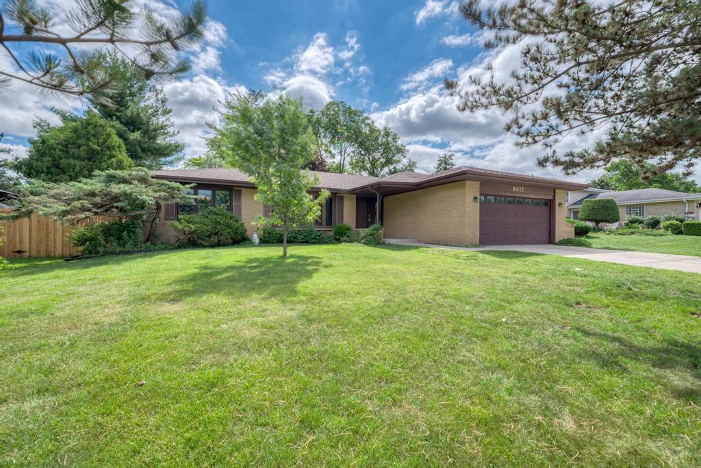 8017 Sawyer Rd., Darien, IL 60561