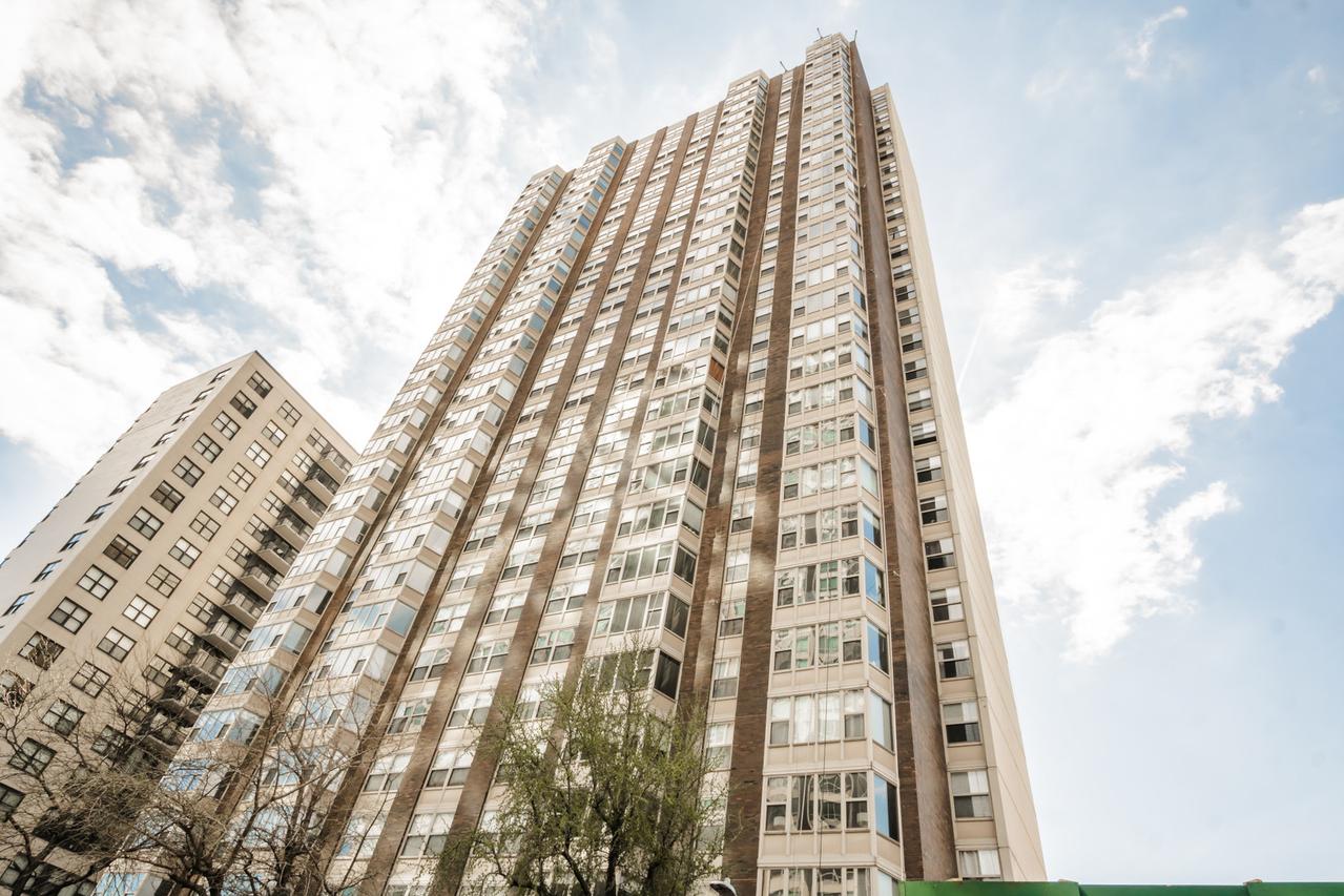 525 W Hawthorne Pl. #2706, Chicago, IL 60657