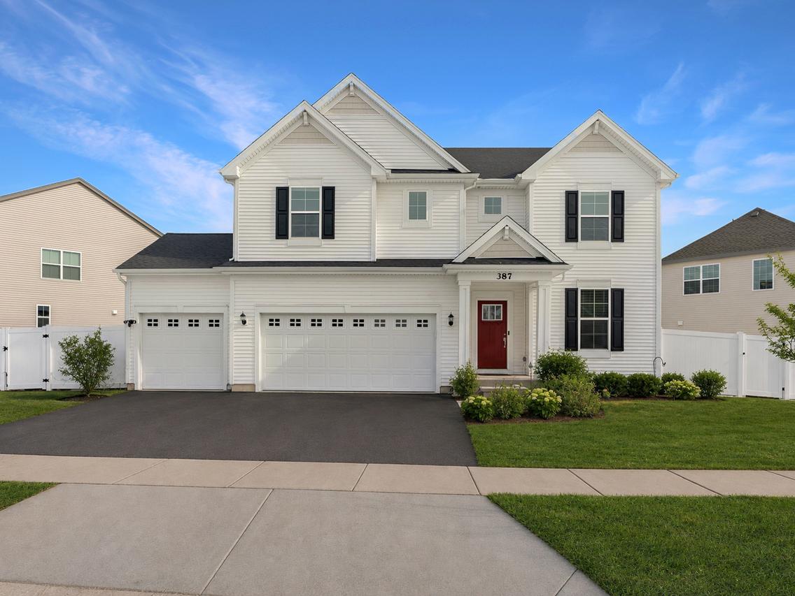 387 S Pointe Ave., South Elgin, IL 60177