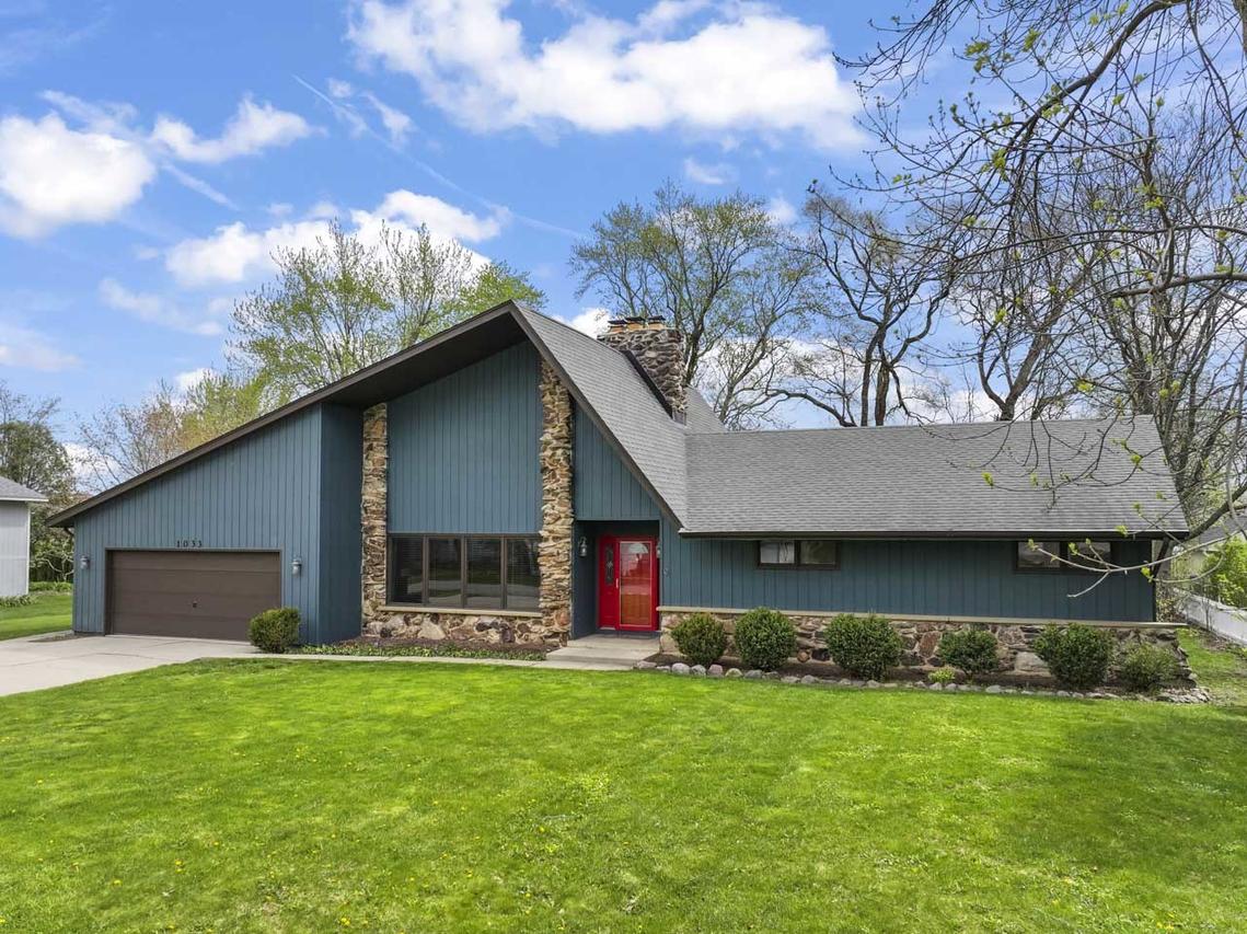 1033 Blackburn St., Gurnee, IL 60031