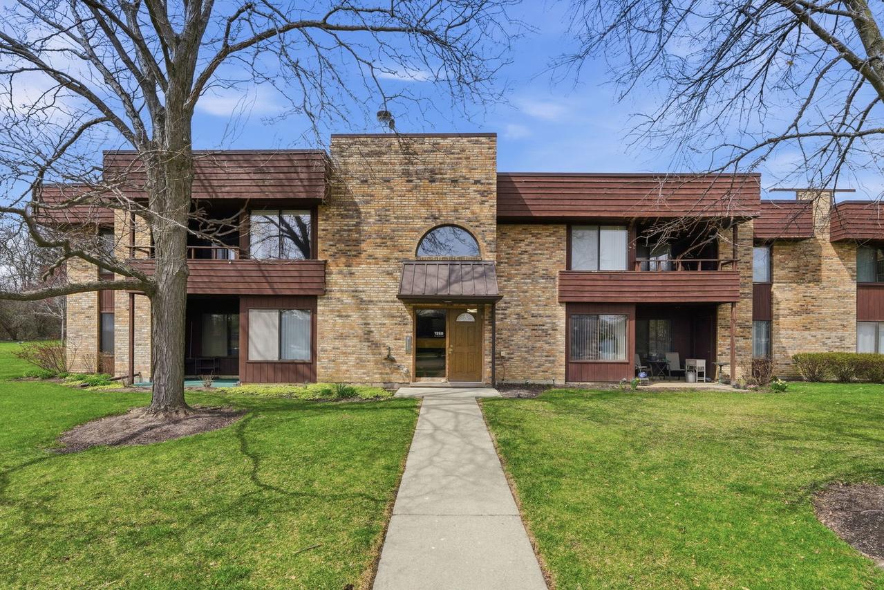 1350 N Sterling Ave. #201, Palatine, IL 60067