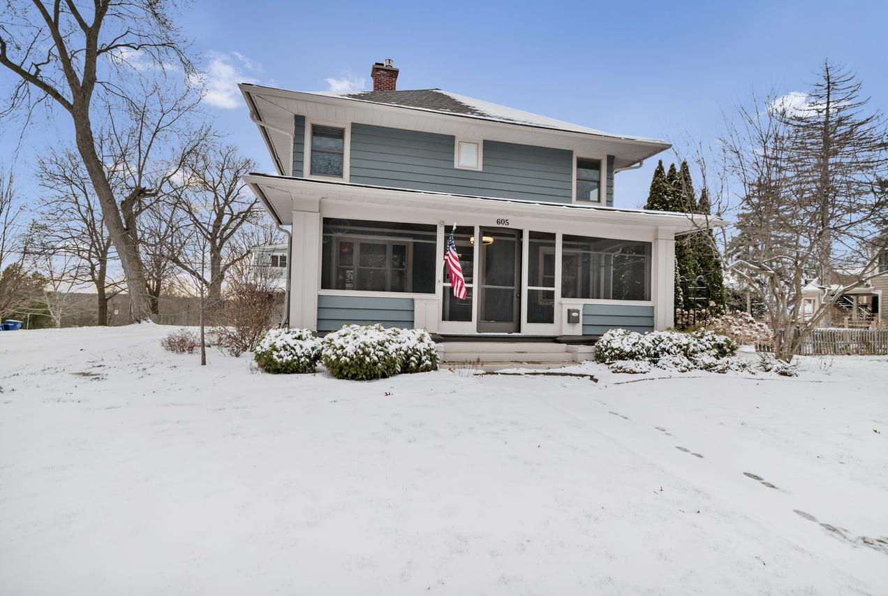 605 N 3rd Ave., St. Charles, IL 60174