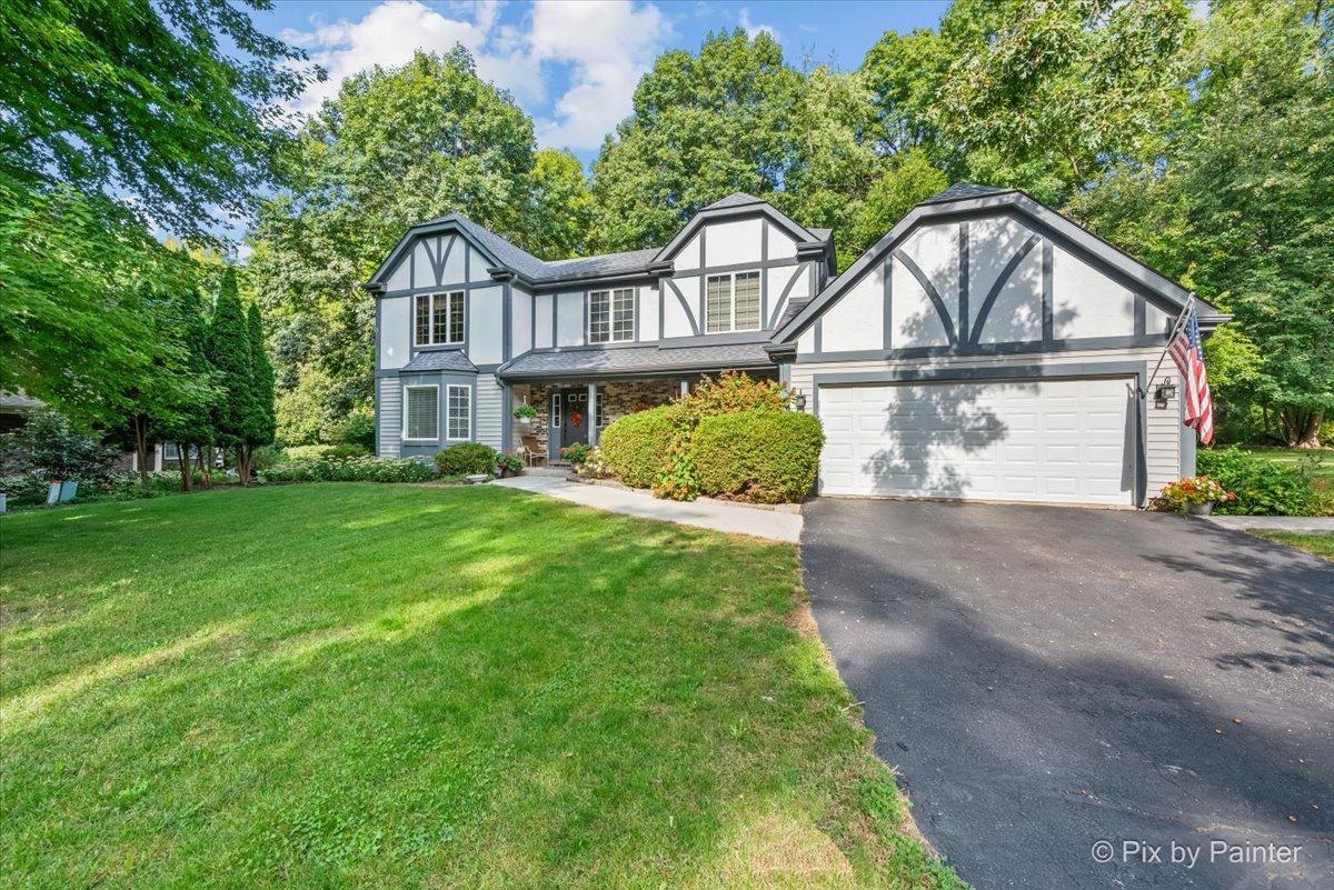 5N490 Hidden Springs Dr., St. Charles, IL 60175