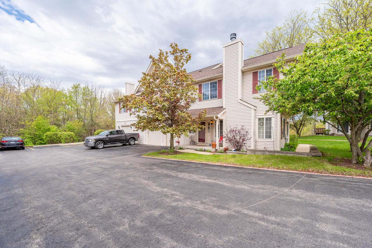 570 Foxridge Dr. #B, Fox Lake, IL 60020