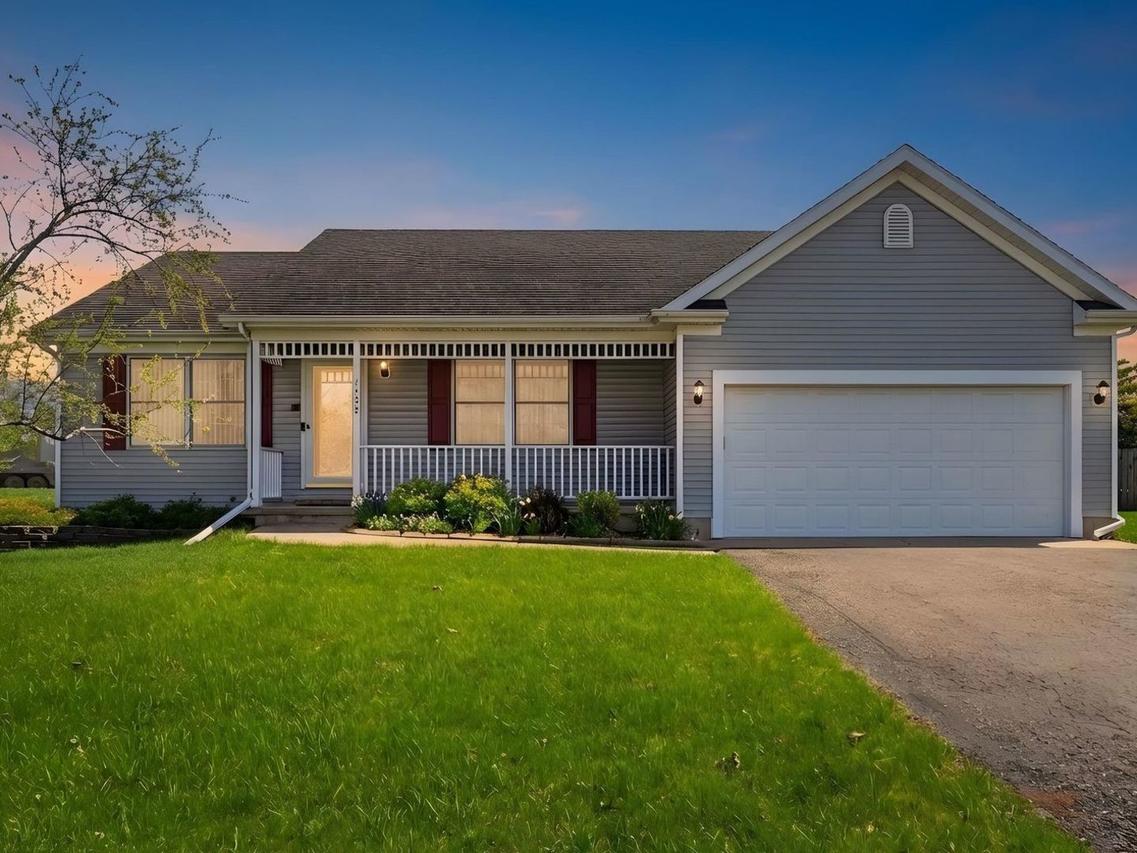 1730 Pebblewood Ct., Sycamore, IL 60178