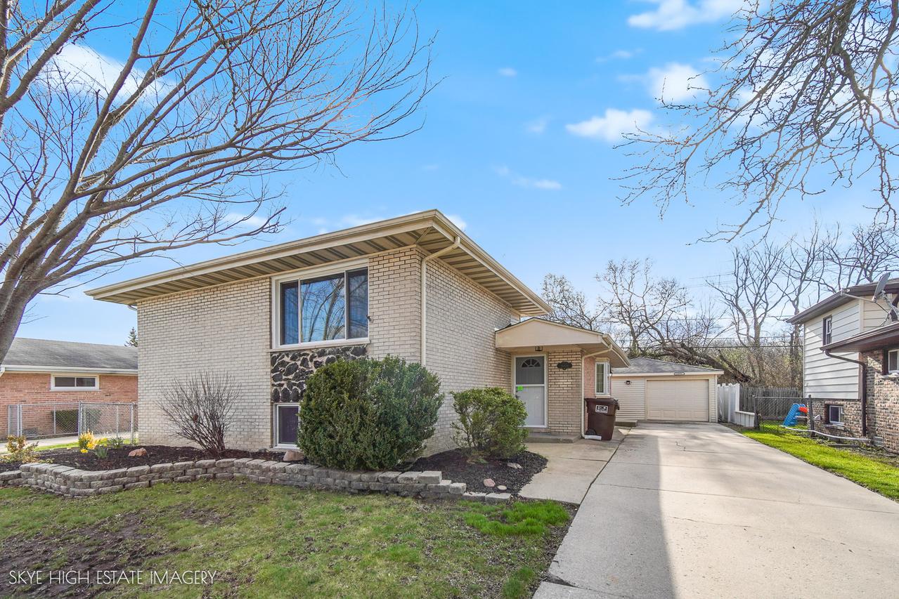 16456 George Dr., Oak Forest, IL 60452