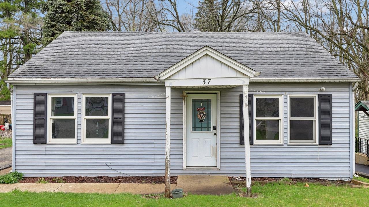 37 John St., Crystal Lake, IL 60014