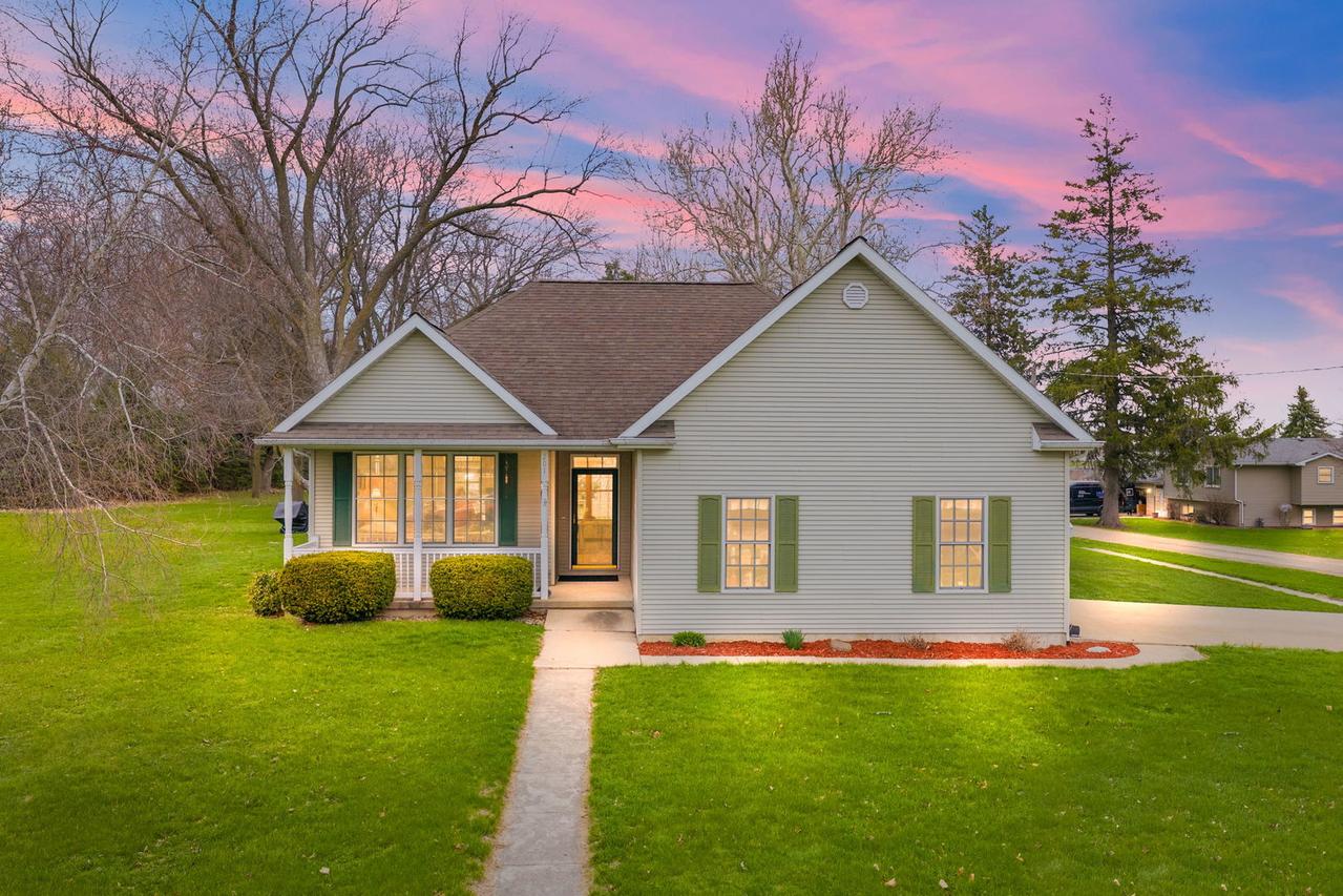 201 W Hardanger Gate, Lee, IL 60530