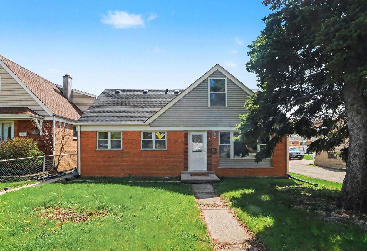 5743 W 79th St., Burbank, IL 60459