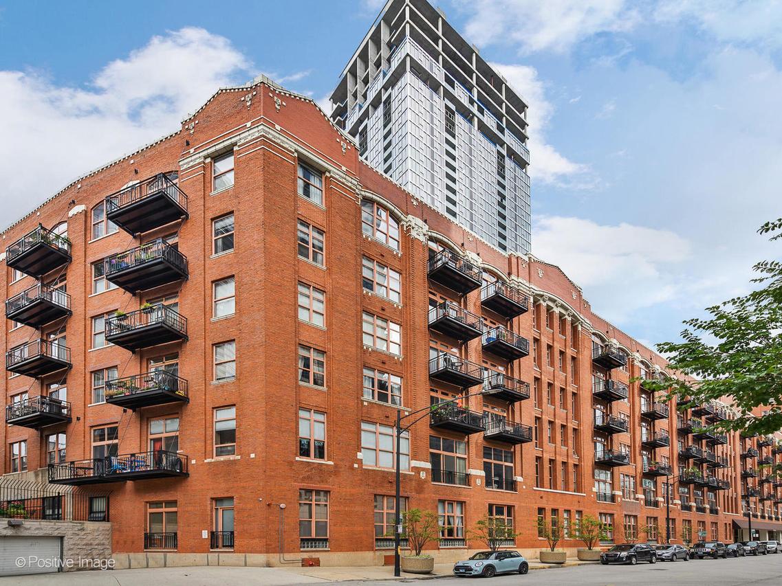 360 W Illinois St. #231, Chicago, IL 60654