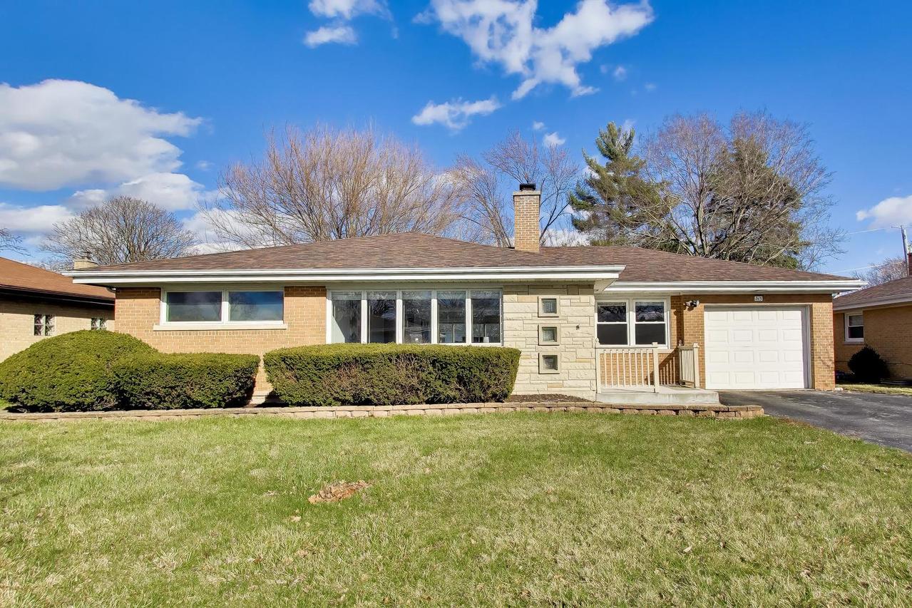 915 S Na Wa Ta Ave., Mount Prospect, IL 60056