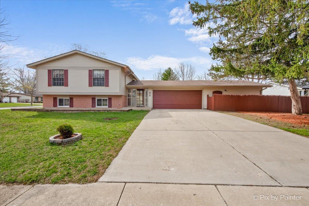 876 Darlington Ln., Crystal Lake, IL 60014