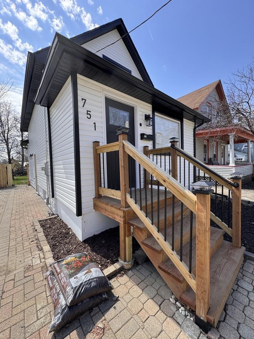 751 Kane St., Aurora, IL 60505