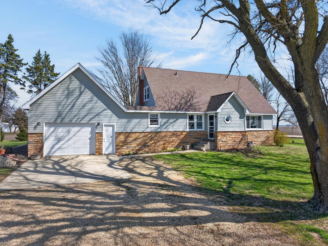 1519 Il Route 251, Steward, IL 60553