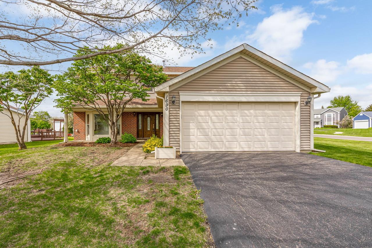 1690 Wildwood Ln., Hanover Park, IL 60133