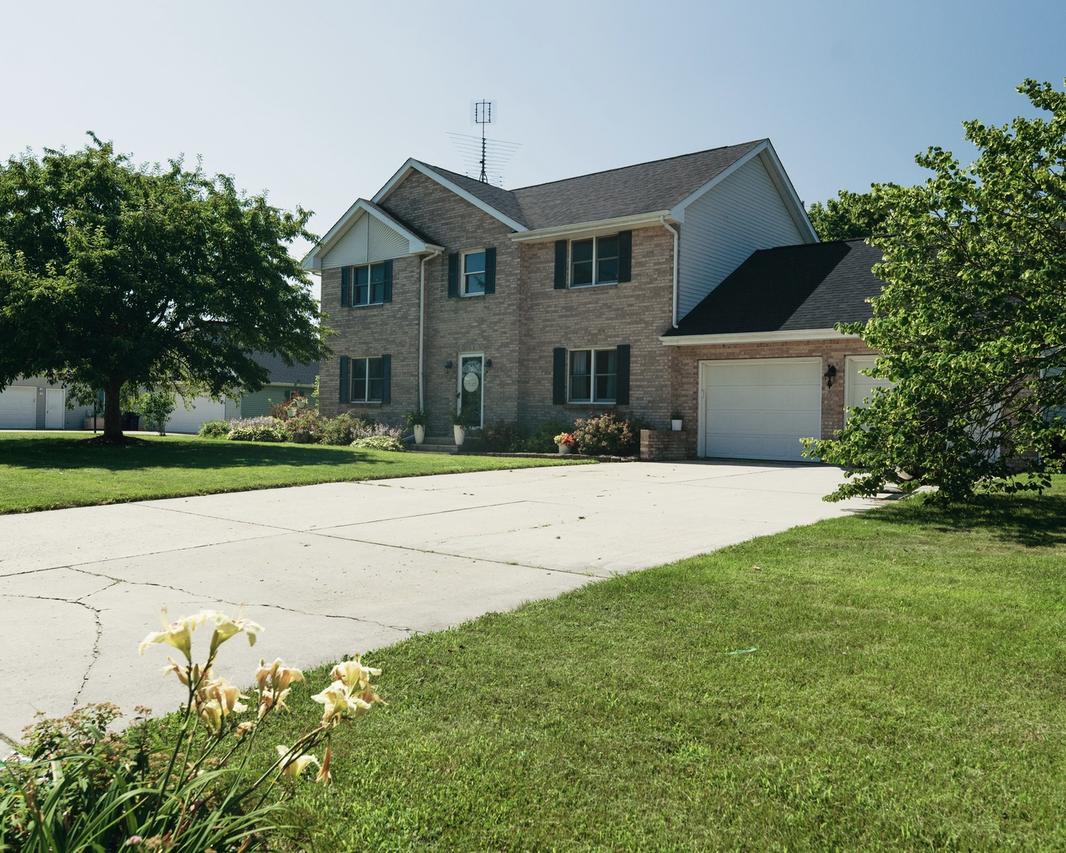 45 Oak Ridge Dr., Lasalle, IL 61301