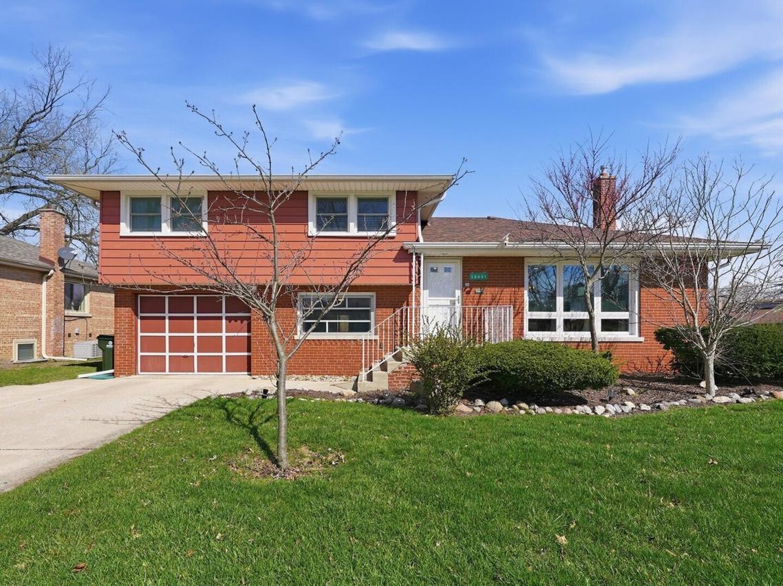 18441 Marshfield Ave., Homewood, IL 60430