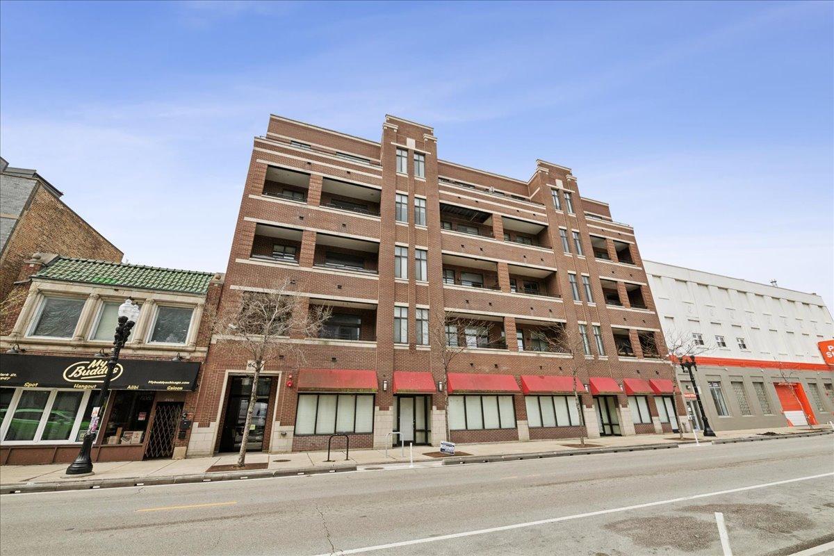 4420 N Clark St. #302, Chicago, IL 60640