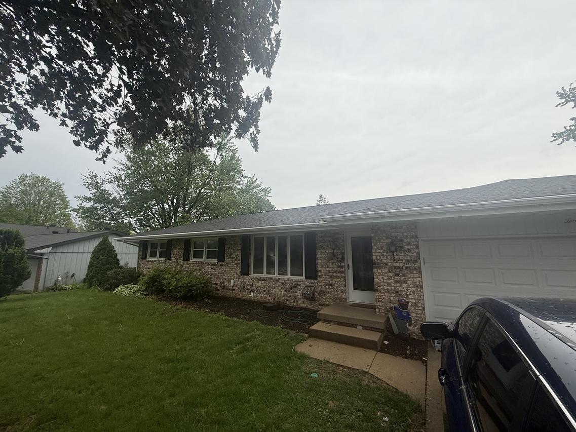 207 Hammitt Dr., Normal, IL 61761