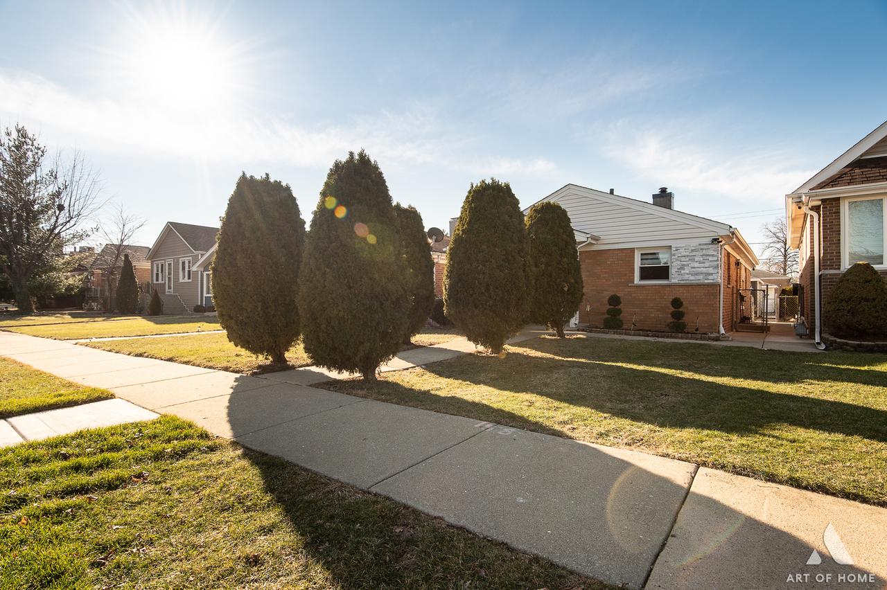 7828 Lotus Ave., Burbank, IL 60459