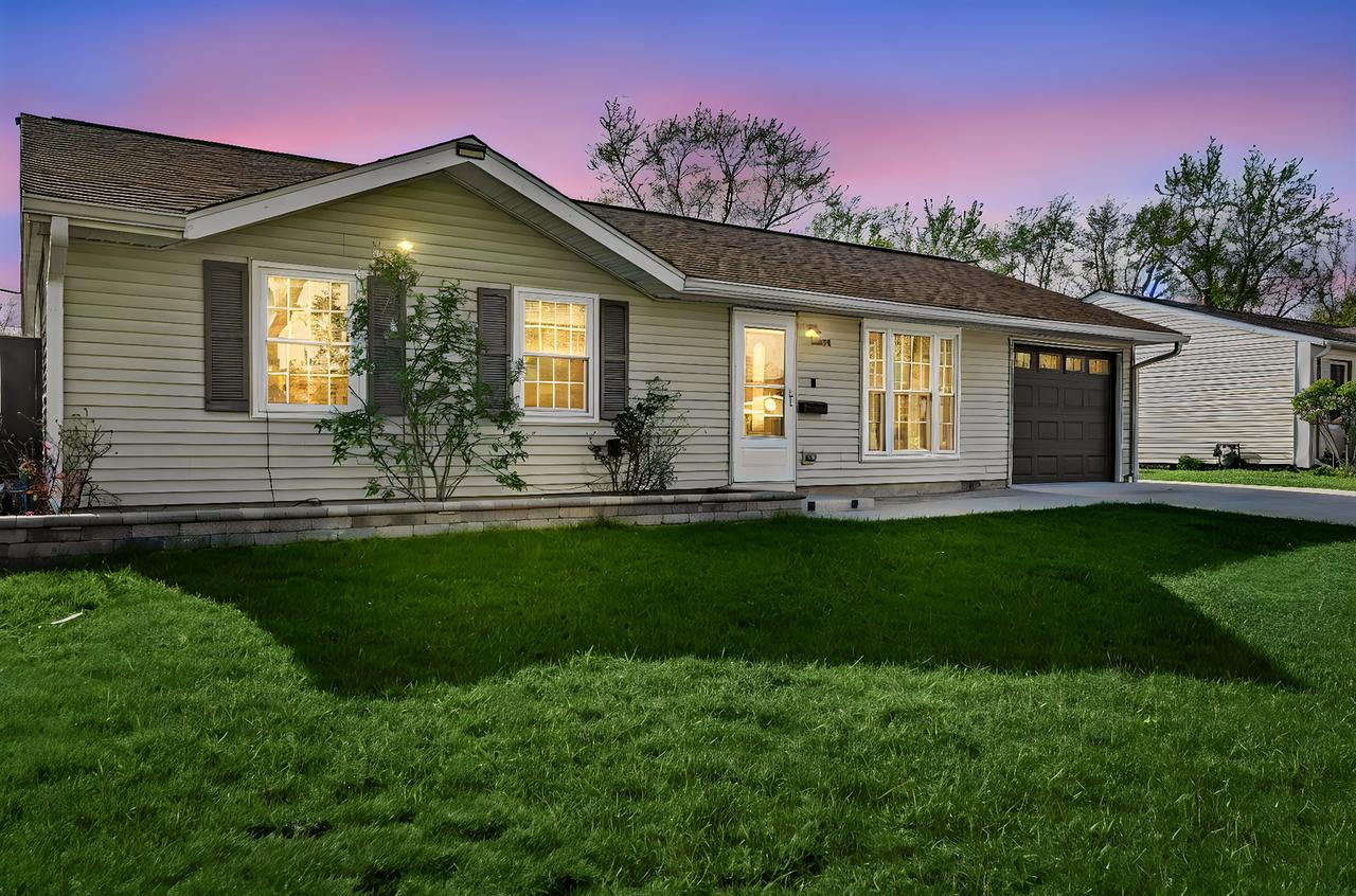 604 Newberry Dr., Streamwood, IL 60107