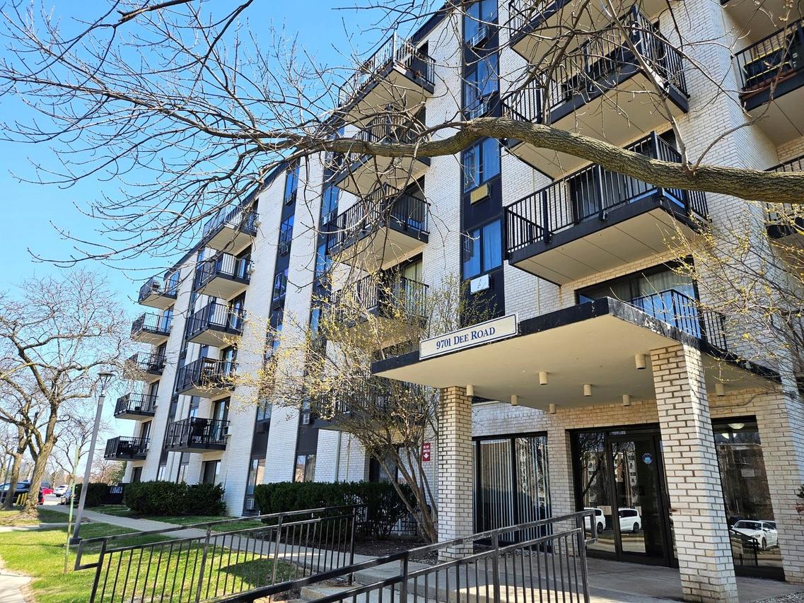 9701 N Dee Rd. #6M, Niles, IL 60714