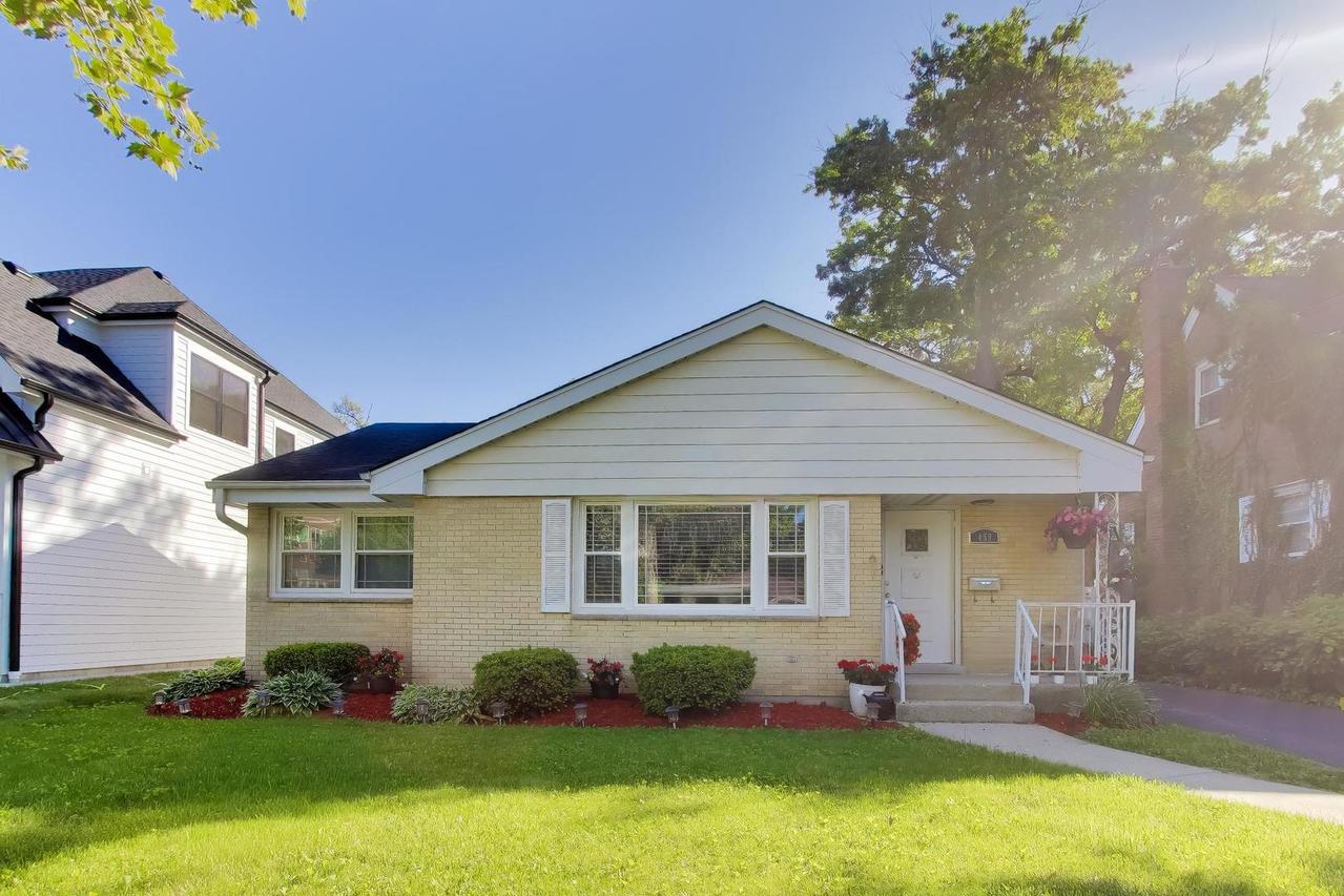458 W Alma St., Elmhurst, IL 60126
