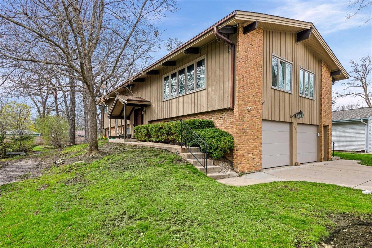 2374 N Westwood Ln., Palatine, IL 60074