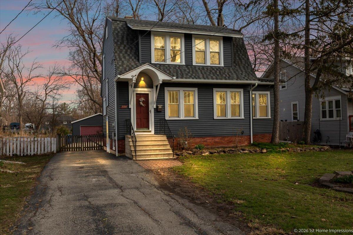 334 W School St., Villa Park, IL 60181