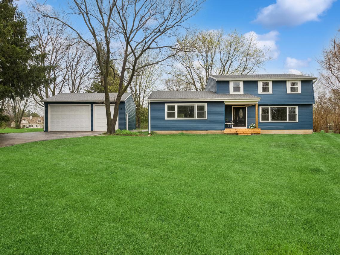 6220 Crescent Dr., Huntley, IL 60142