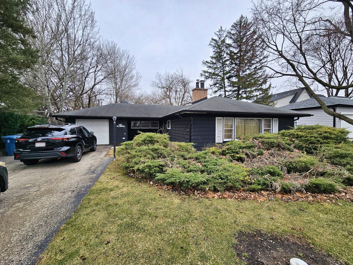 270 E Saint Charles Rd., Elmhurst, IL 60126