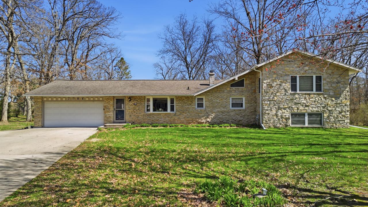 2086 Grand Detour Rd., Dixon, IL 61021