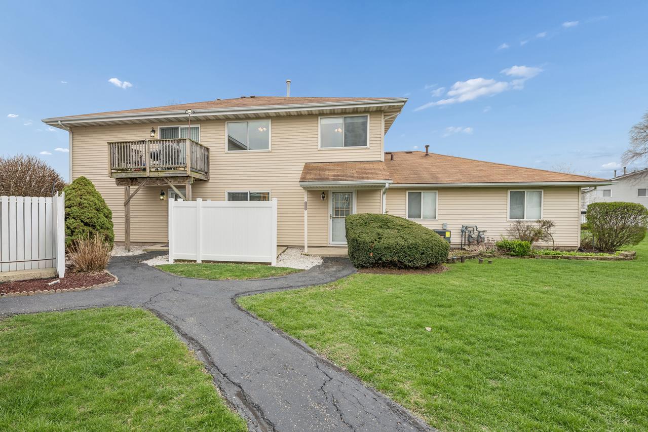 2333 Aster Dr., Crest Hill, IL 60403