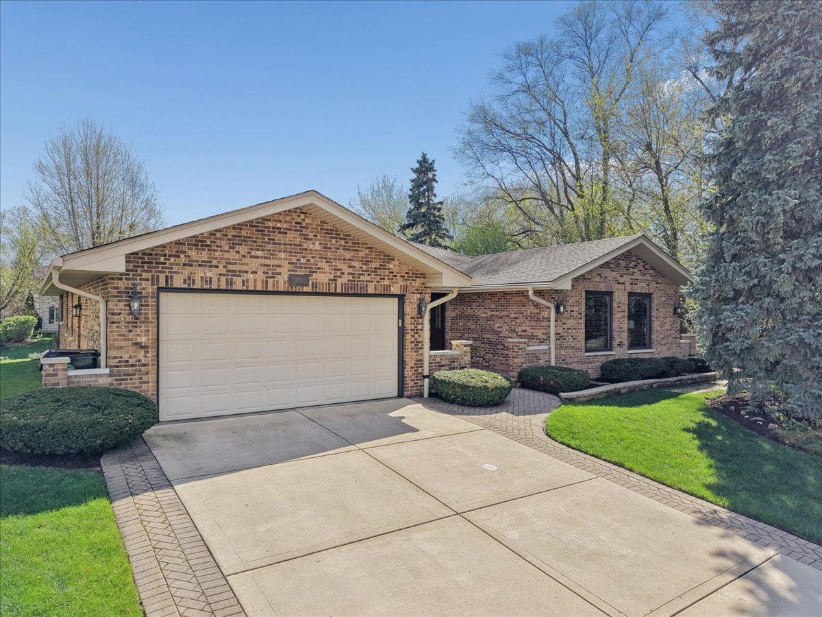 897 W Kelly Ann Dr., Palatine, IL 60067