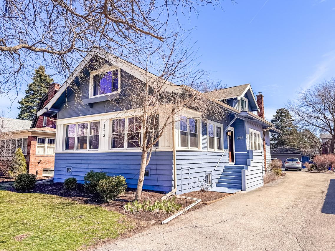 1213 E Prairie Ave., Des Plaines, IL 60016