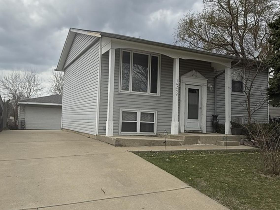 16242 92nd Ave., Orland Hills, IL 60487