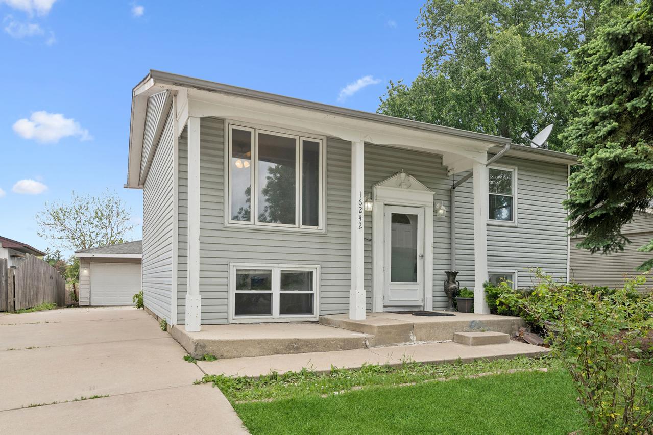 16242 92nd Ave., Orland Hills, IL 60487