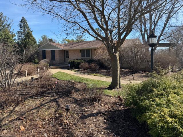 635 Signal Hill Rd., North Barrington, IL 60010