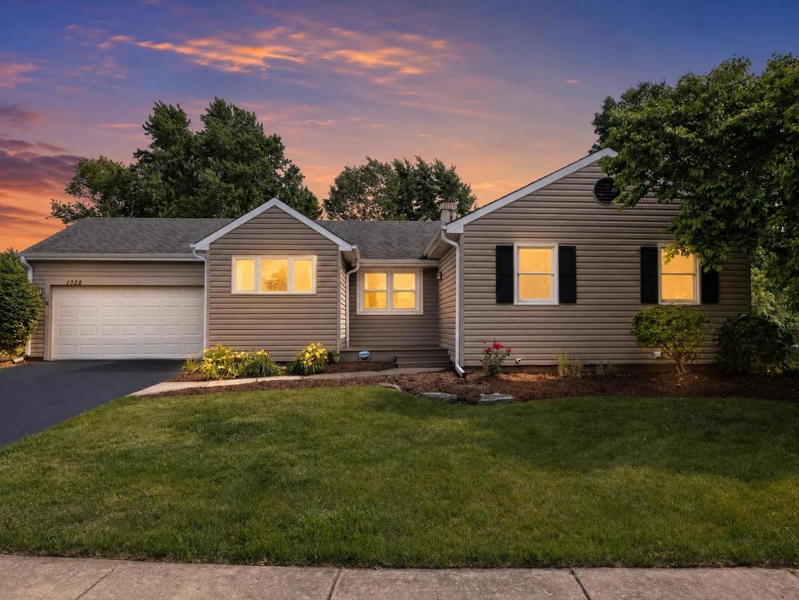 1328 Creighton Ave., Naperville, IL 60565