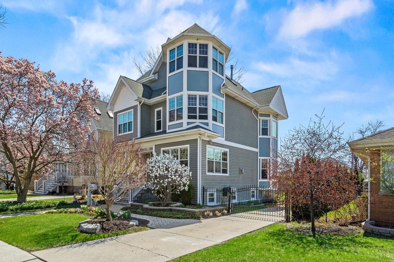 6883 W Hobart Ave., Chicago, IL 60631