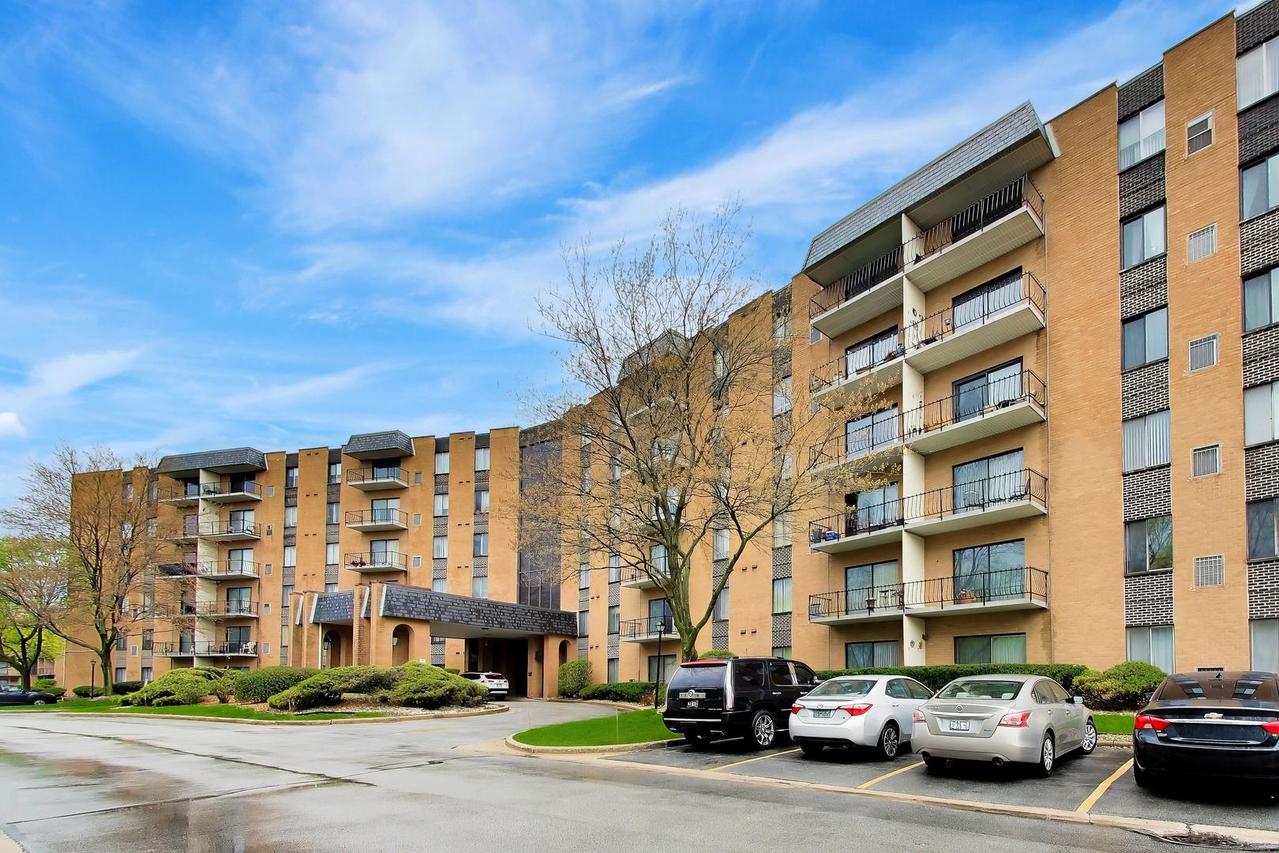 700 N Bruce Ln. #312, Glenwood, IL 60425